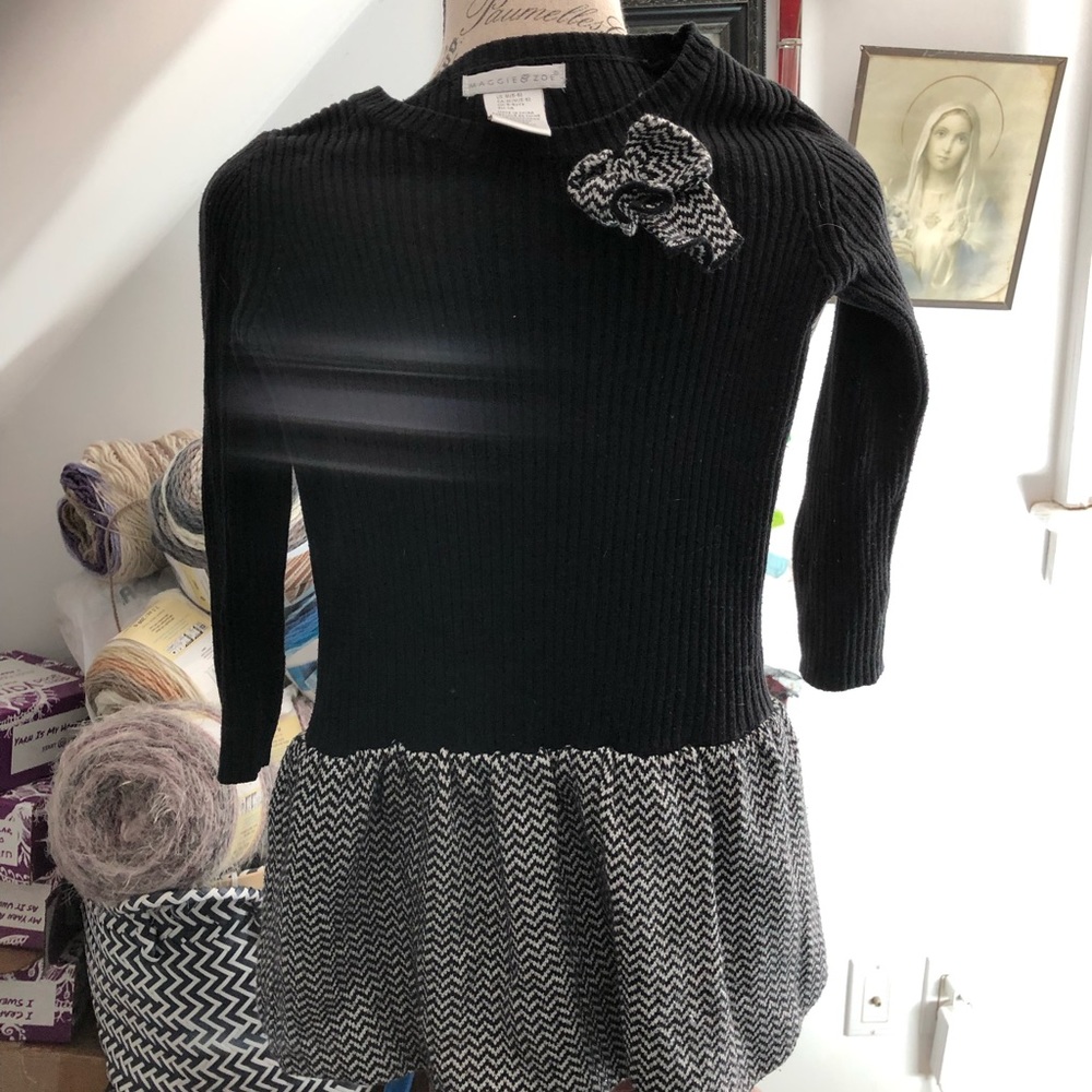 Maggie & Zoe dress size 5-6 black and white